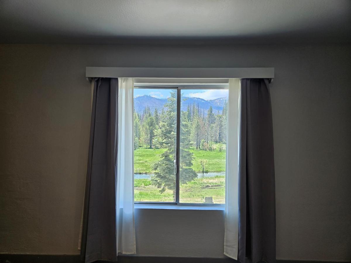 The Black Forest Lodge Red Bluff Exterior foto